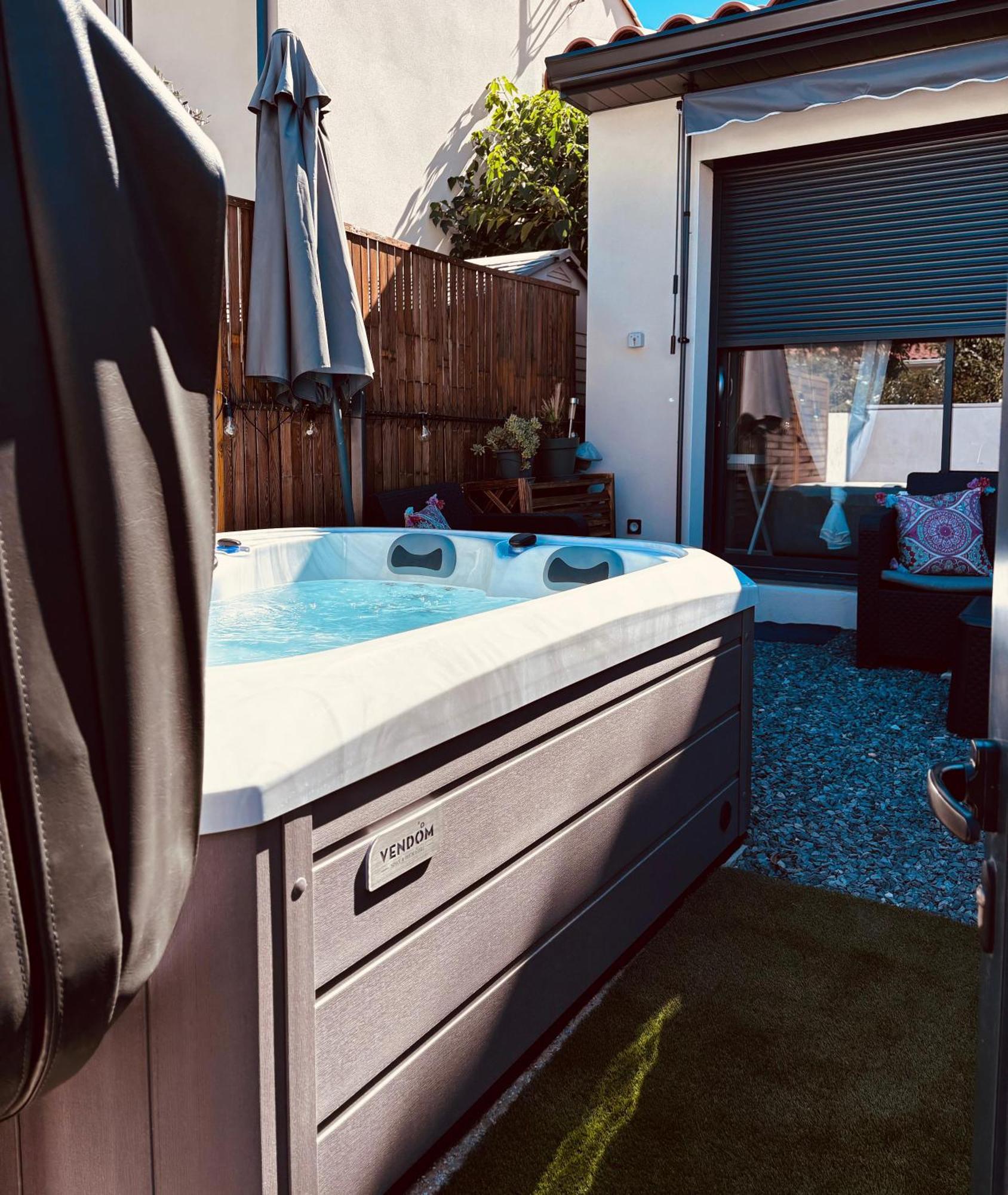 Logement Du Sud Avec Jacuzzi Sommières Kültér fotó